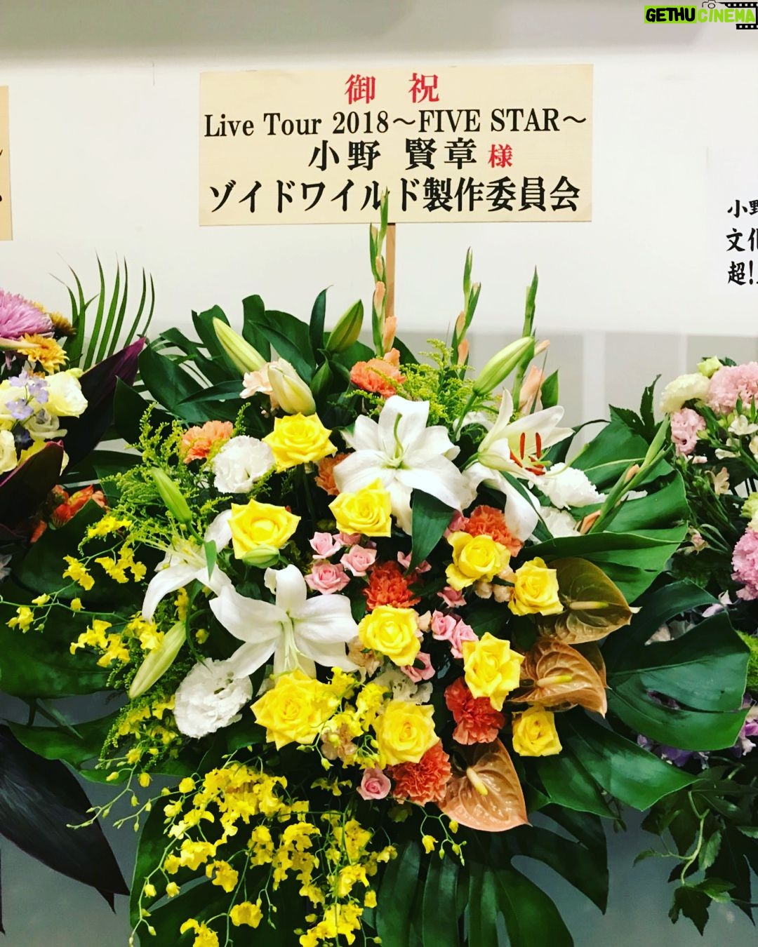 Kensho Ono Instagram - ライブツアー東京終了!! 頂いた素敵なお花シリーズ! ありがとうございます!