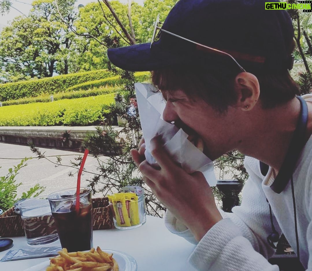 Kensho Ono Instagram - have a nice day!! #goodmorningcafe
