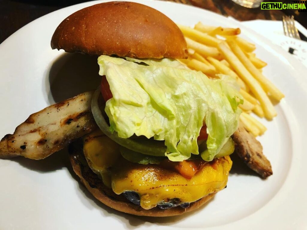 Kensho Ono Instagram - ランチはやっぱりハンバーガー食べたくなっちゃうよ😎