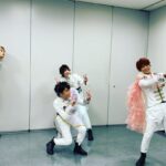 Kensho Ono Instagram – 『IDOLiSH7 LIVE BEYOND Op.7』
無事終了！本当にありがとうございました🌈
今回は単独ということもあり、出ずっぱりで、他の衣装で撮る時間がありませんでした…。
そして代永さんと撮れなかった😭