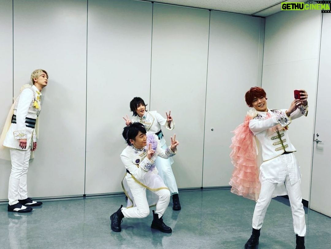 Kensho Ono - 78.7K Likes - 『IDOLiSH7 LIVE BEYOND Op.7』
無事終了!本当にありがとうございました🌈
今回は単独ということもあり、出ずっぱりで、他の衣装で撮る時間がありませんでした…。
そして代永さんと撮れなかった😭