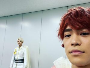 Kensho Ono Instagram - 『IDOLiSH7 LIVE BEYOND Op.7』
無事終了！本当にありがとうございました🌈
今回は単独ということもあり、出ずっぱりで、他の衣装で撮る時間がありませんでした…。
そして代永さんと撮れなかった😭