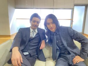 Kento Yamazaki Instagram - アトムの童
今夜最終回です
素敵な出会いや、縁に溢れた現場でした
最後まで、楽しんで下さい！！！
#PR