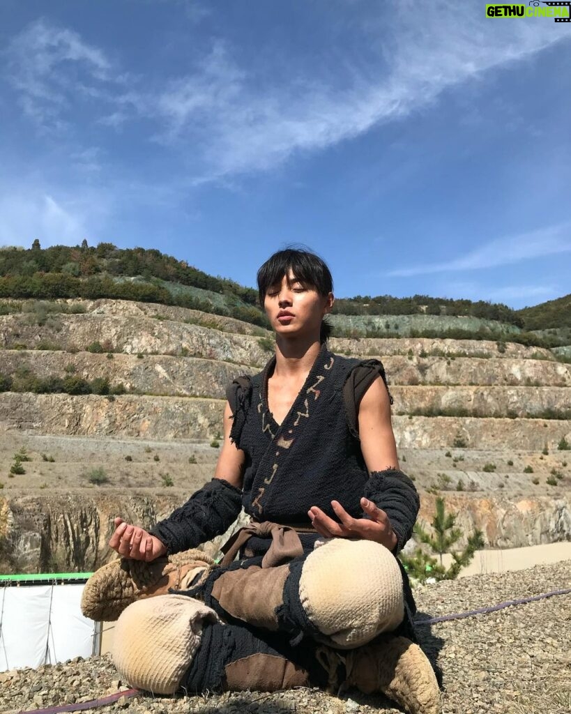 Kento Yamazaki Instagram - 瞑想中 #PR