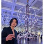 Kento Yamazaki Instagram - 蔡國強 × Saint Laurent 宇宙遊 -〈原初火球〉から始まる　刺激的で興奮しました！ #PR @ysl