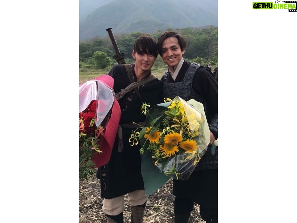 Kento Yamazaki Instagram - 壁のあんちゃん 真之介さん #PR #満島真之介さん #壁 #キングダム2