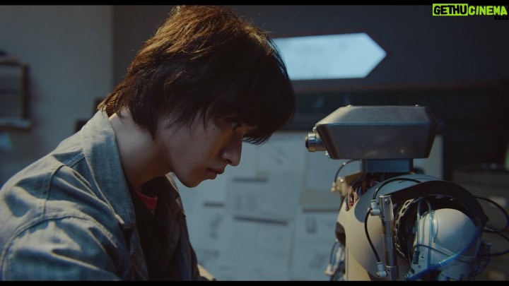 Kento Yamazaki Instagram - 『夏への扉 ーキミのいる未来へー』 大好きなSFの古典的な作品 に参加できて幸せでした。 来年2月19日公開です! よろしくお願いします。 #PR