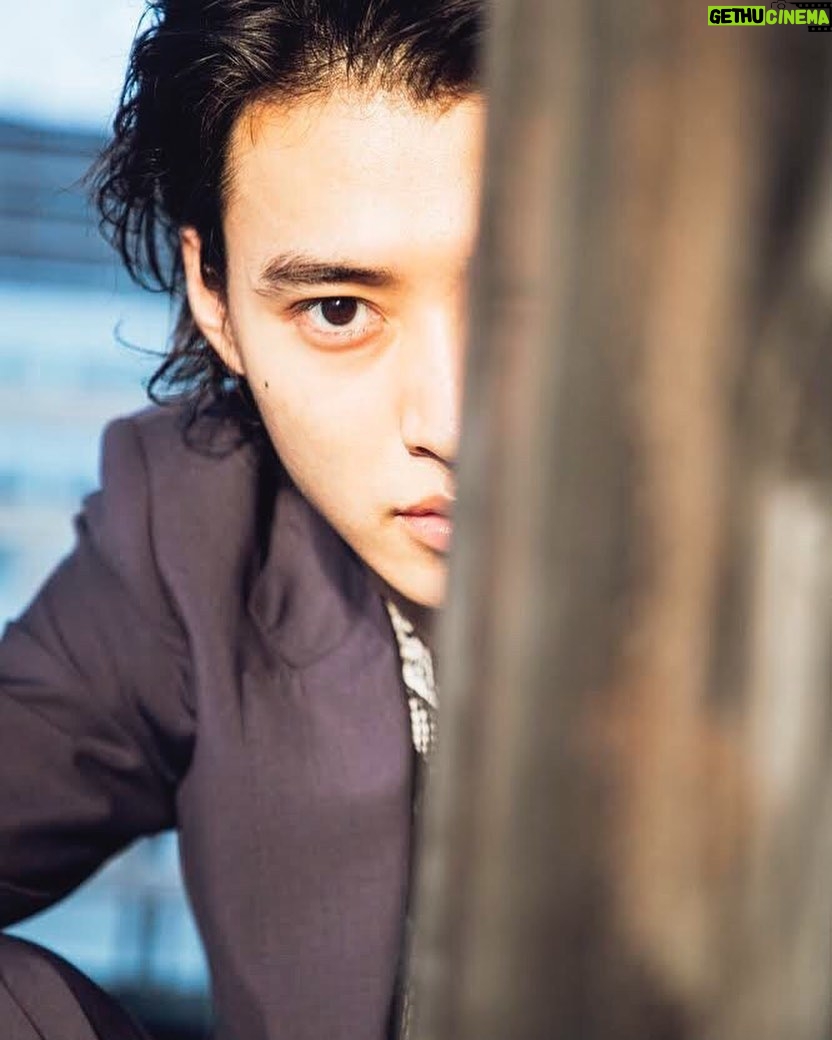 Kento Yamazaki Instagram - 2020年カレンダー発売しました。 11/27(水)までTSUTAYA渋谷店、戎橋店でパネル展もやっています! ぜひ! #PR