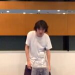Kento Yamazaki Instagram - 修行中ウエイブからの #ボトルキャップチャレンジ #BottleCapChallenge #bottlecapchallenge #坂口拓 さん #PR 『RE:BORN』 『KINGDOM』
