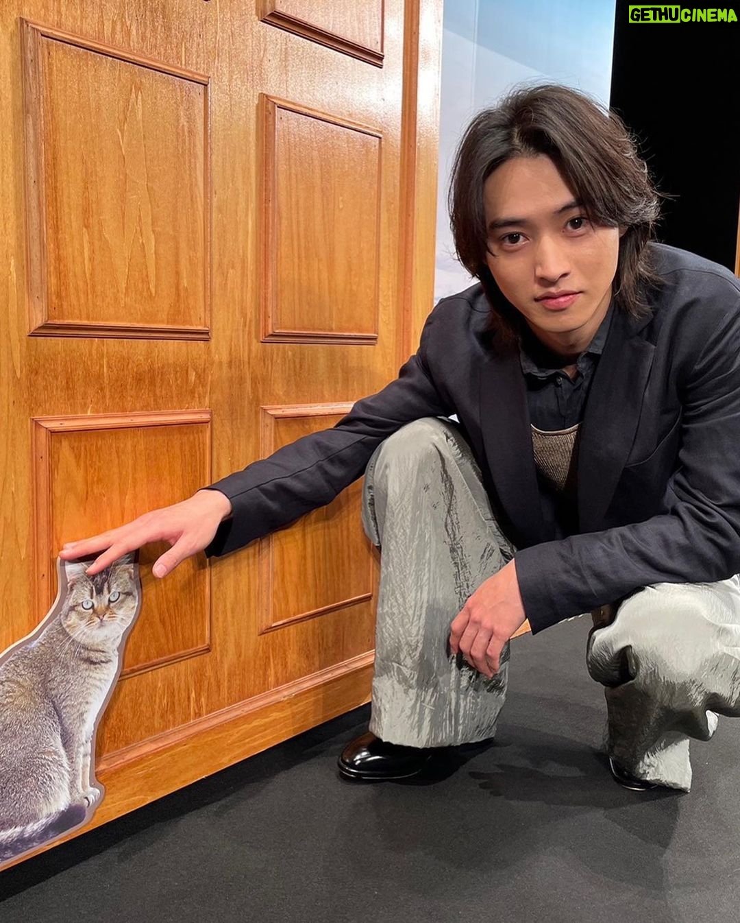 Kento Yamazaki Instagram - 『夏への扉-キミのいる未来へ-』完成報告会しました。 どんな逆境でも諦めないというメッセージがすごく好きです。 SF、恋愛、友情色んな要素がありレトロな懐かしい感じから未来の希望まで感じられる作品になりました。 公開までお楽しみに! #PR #夏への扉 #夏ドア