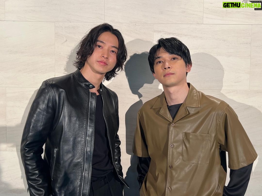 Kento Yamazaki Instagram - 『キングダム 運命の炎』大大大ヒット御礼舞台挨拶ありがとうございました! 運命の炎では初めてお亮と2人で舞台に立てて嬉しかった! #PR #信 #嬴政