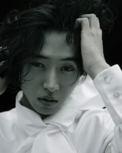Kento Yamazaki Instagram - 「エル・ジャポン」9月号特別版本日発売！ #PR #サンローラン @ellejapan @ysl