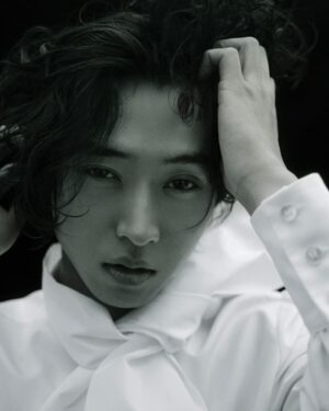 Kento Yamazaki Instagram - 「エル・ジャポン」9月号特別版本日発売！
#PR
#サンローラン
@ellejapan 
@ysl