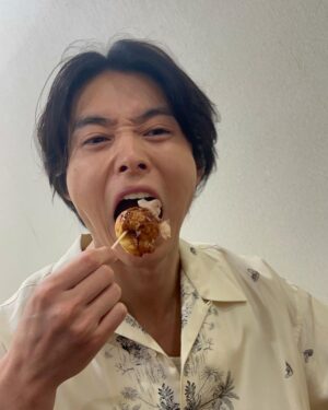 Kento Yamazaki Instagram - 映画ゴールデンカムイ大阪キャンペーン
大阪の皆さんから沢山パワーもらいました！
公開まで後4日！！！