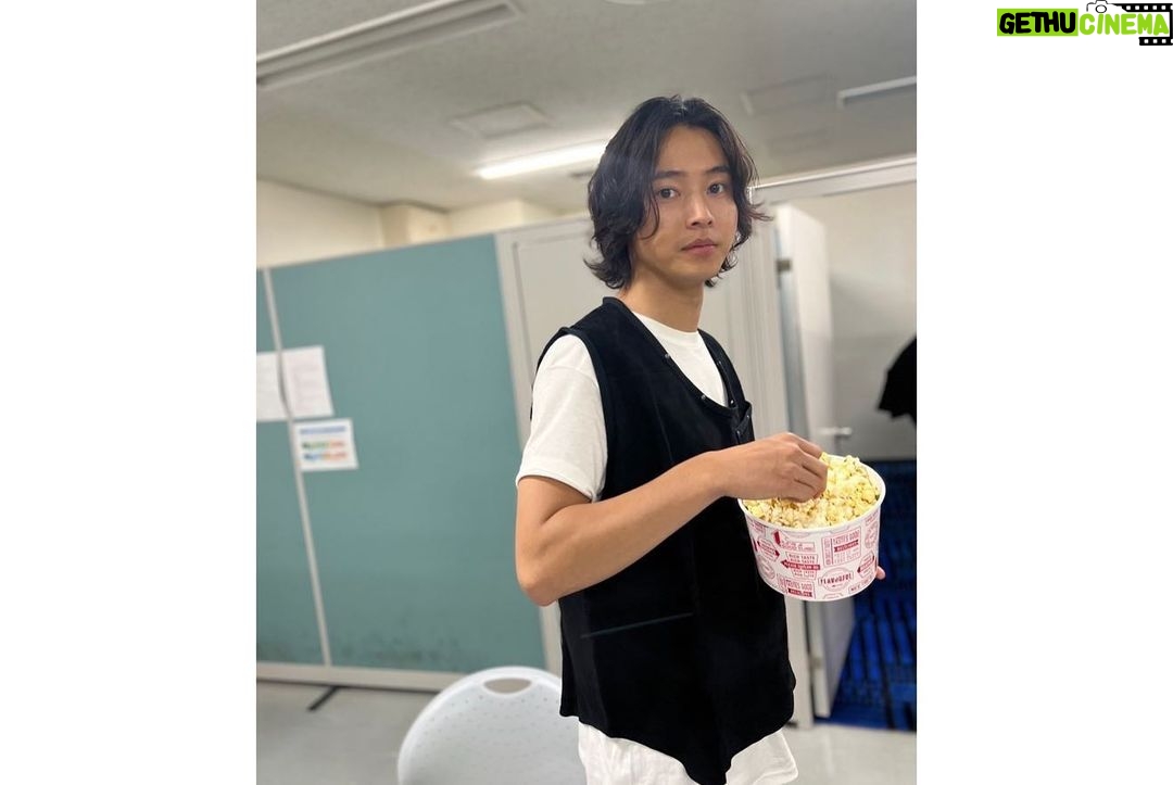 Kento Yamazaki Instagram - 全国舞台挨拶ツアー 札幌、福岡、大阪、名古屋 四都市に挨拶に行きました 皆さんの熱気にパワーもらったなぁ ありがとございますー!!! #PR #キングダム #運命の炎 #信