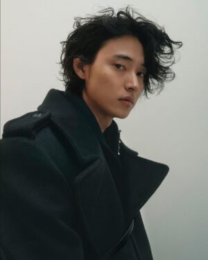 Kento Yamazaki Instagram - 「エル・ジャポン」9月号特別版本日発売！
#PR
#サンローラン
@ellejapan 
@ysl