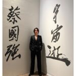 Kento Yamazaki Instagram - 蔡國強 × Saint Laurent 宇宙遊 -〈原初火球〉から始まる　刺激的で興奮しました！ #PR @ysl