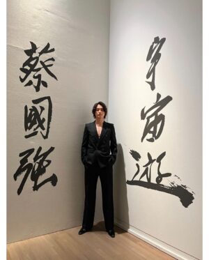 Kento Yamazaki Instagram - 蔡國強 × Saint Laurent
宇宙遊 -〈原初火球〉から始まる　刺激的で興奮しました！
#PR
@ysl