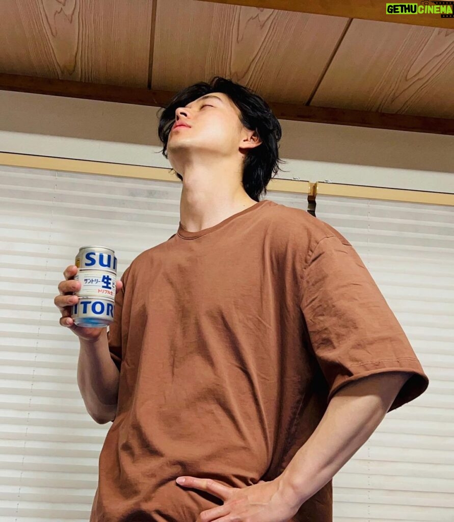 Kento Yamazaki Instagram - 撮影終わりにお疲れビール！ #PR #全員優勝