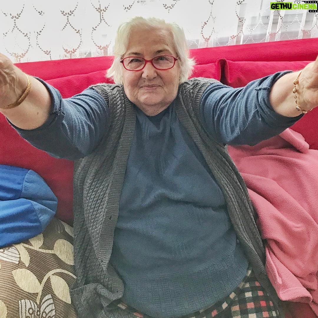 Kerem Fırtına Instagram - Sarılmak için hazır bekleyenler.