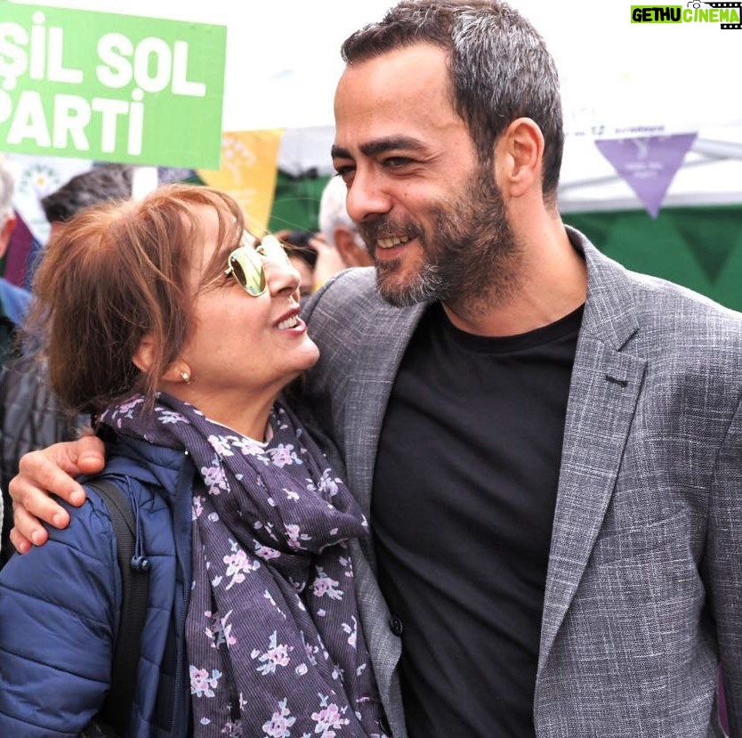 Kerem Fırtına - 48.3K Likes - Anam sürpriz yapmış bana. Güzel geldi ☺️💚
Fotoğraf: @parttayfun