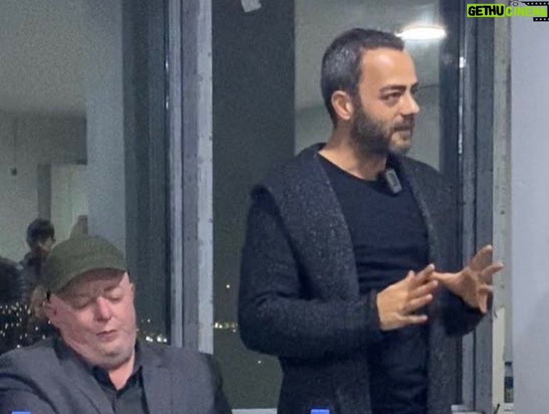 Kerem Fırtına Instagram - Dün akşam İstanbul Geri Dönüşüme Katkı Derneği’nde geri dönüşüm işçileriyle beraberdik. Her zaman da olacağız. @yesilsol 🌳