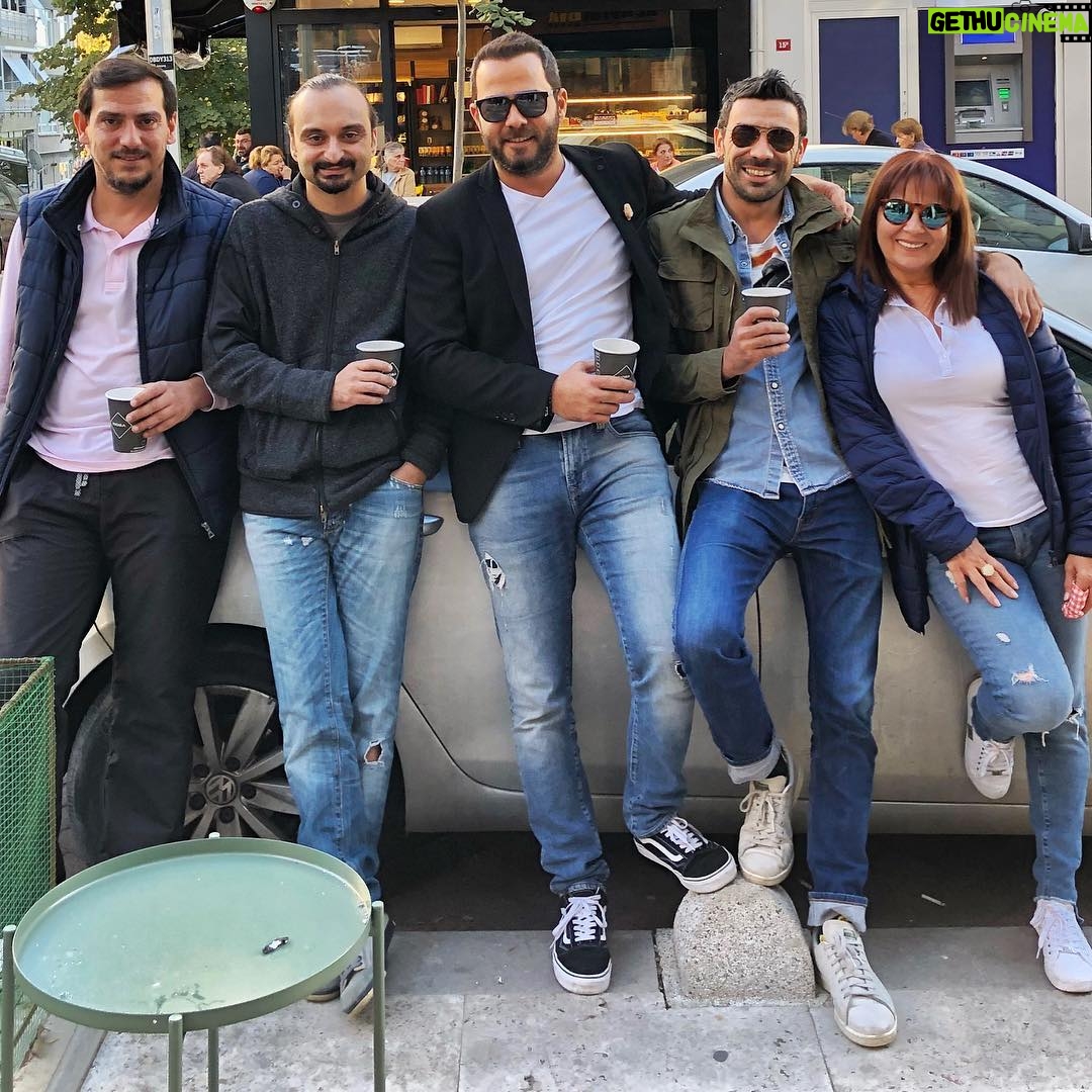Kerem Fırtına Instagram - Çiçekçi hatırası.