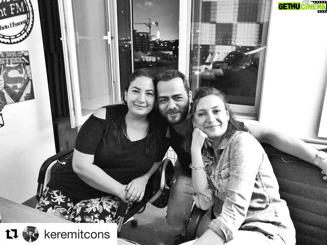 Kerem Fırtına Instagram - #Repost @keremitcons with @get_repost ・・・ Başlıyoruz. #keremitconsungünlüğü #aile @eylemmmc @semaergenekon @kentfmtr 101.4 02129121014