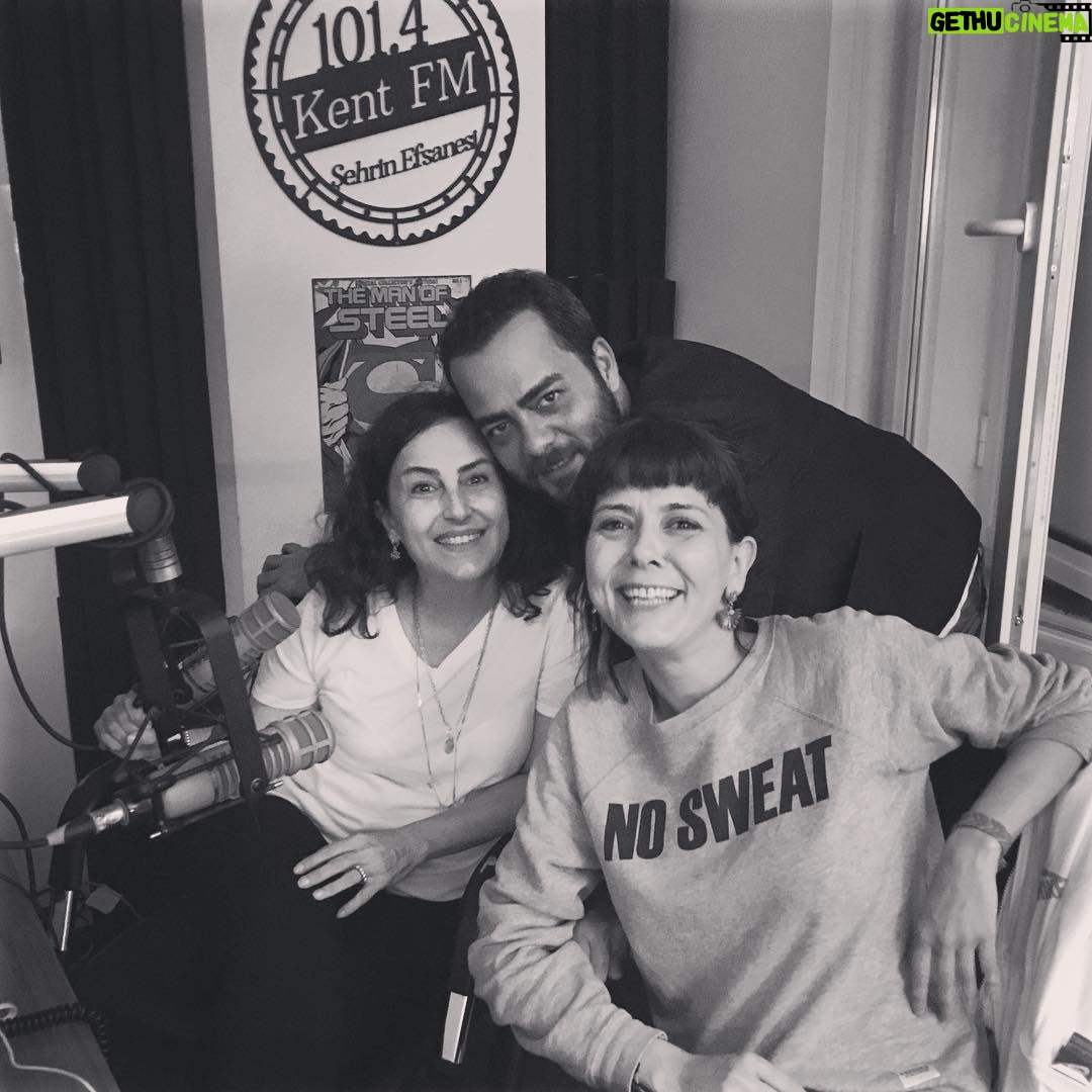Kerem Fırtına Instagram - Birazdan #keremitconsungünlüğü 101.4 @kentfmtr de başlıyor. Aşk-ı Memnu yolculuğu #yasakaşk @hilalsaral ve @zeynebocak