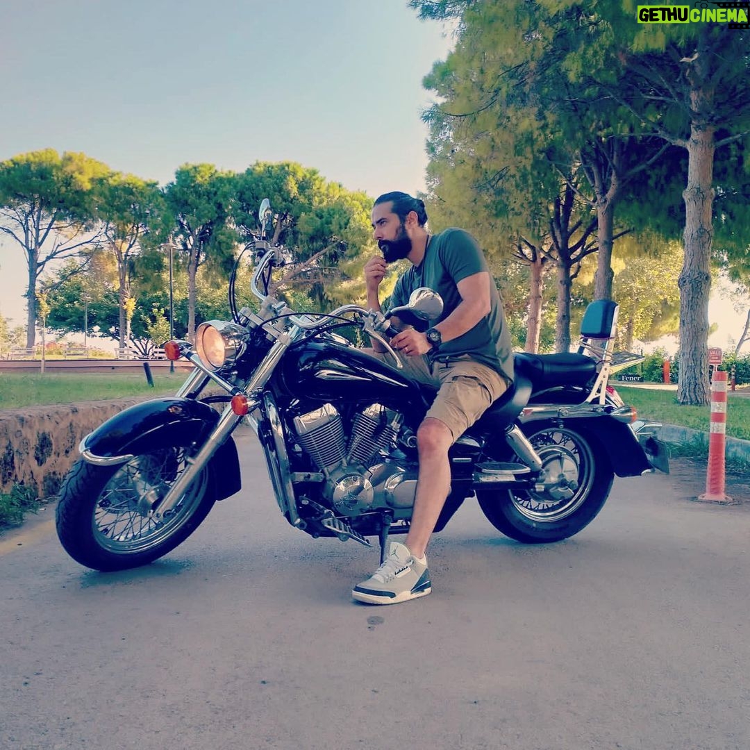 Kerem Poyraz Kayaalp Instagram - #honda #hondashadow750