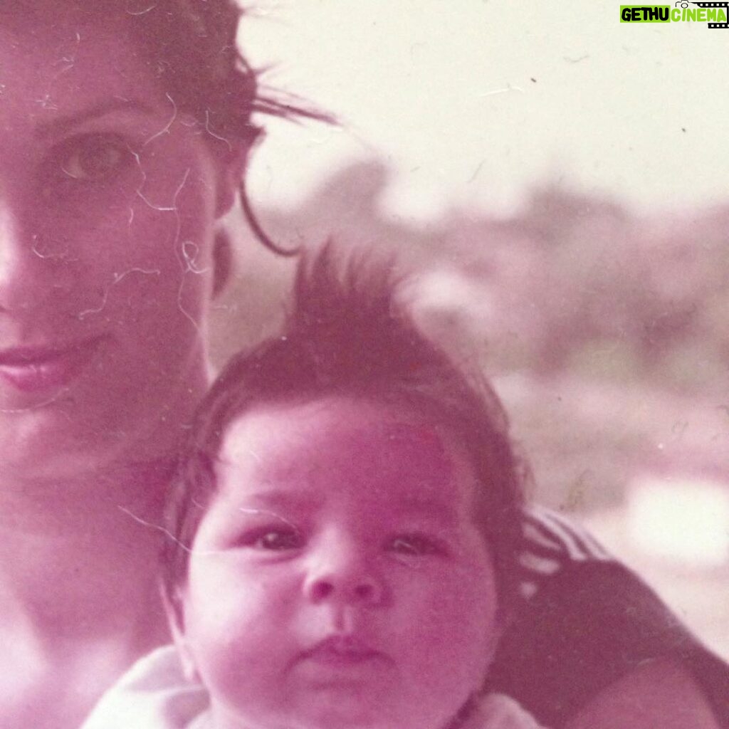 Kerem Poyraz Kayaalp Instagram - Başta annem olmak üzere ,anneliği layıkıyla yerine getiren tüm annenlerin anneler günü kutlu olsun❤