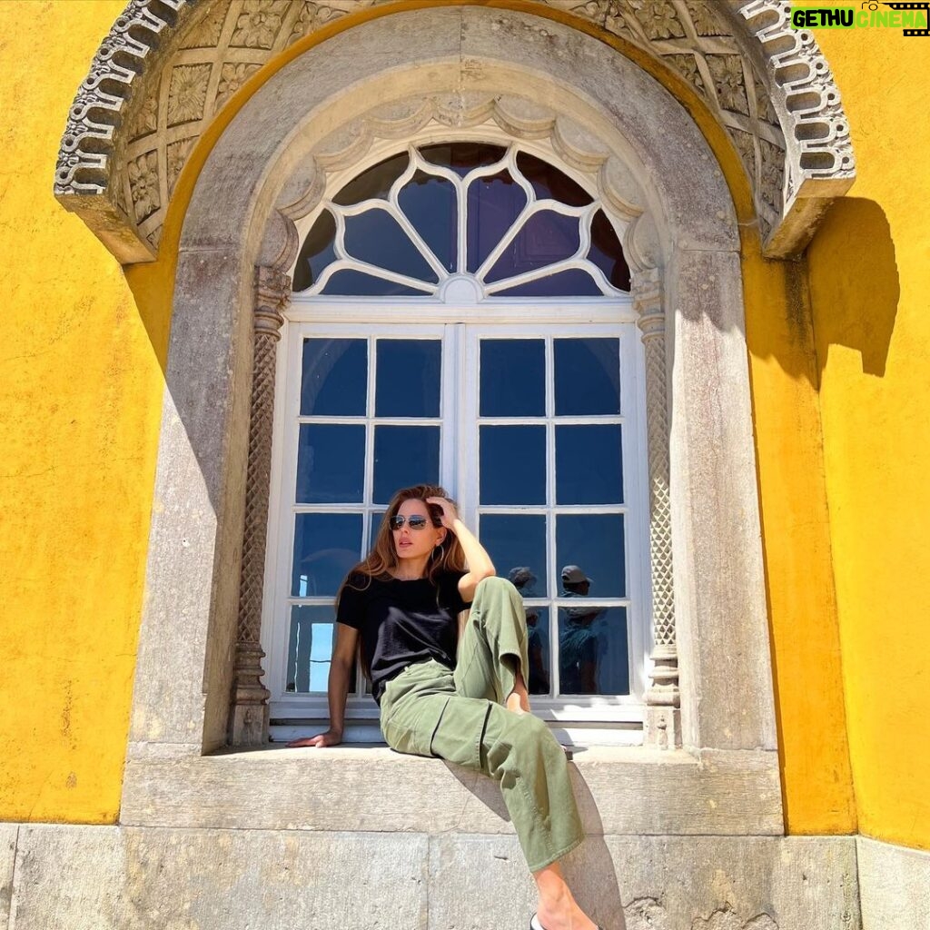 Kerri Kasem Instagram - Portugal Unfiltered Love these photos by Luis at @wellcam_unlimited_experiences! No filter whatsoever, shot at a beautiful castle outside of Lisbon. Not only do you ride horses with @my_cavago you get a private guide, who will take you to all the most beautiful places in the country you’re visiting! Thank you Cavago and Luis for this magical experience! #Portugal #Castle #NoFilter