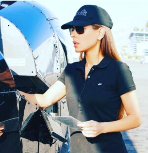 Kerri Kasem Instagram - Love these shots by @mattcali_photography!

Flying is one of the best decision I’ve ever made in my life! When you conquer something you thought you could never do… there’s no better feeling!

Thanks Matt you ROCK!!!

TY @orbicair 🚁

#Helicopter #R44 #Pilot #Flying #Happiness