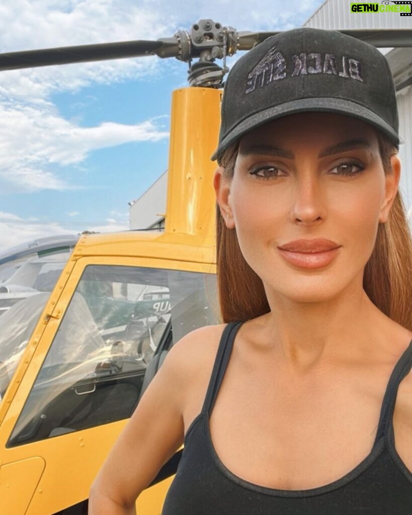 Kerri Kasem Instagram - “If you were born without wings, do nothing to prevent them from growing.” - Coco Chanel Wishing you a beautiful week ahead! 💛💛💛 #Flying #Aviation #avgeek #Pilot #PilotEyes