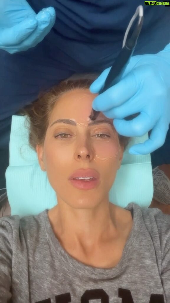 Kerri Kasem Instagram - In Los Angeles at @rejuvayou… Radio Frequency skin tightening without the pain! 💃🏽👏🏼 Skin tightening can be very painful when you use radio frequency or ultrasound. Some RF machines you can do once or twice and your skin looks tighter and it’s definitely firmer but it can hurt a lot. Well, you can do almost the same thing without pain it just takes a bit longer. @Thermi uses radio frequency (RF) Technology which still heats the skin up and creates tightness and firmness but over several appointments with absolutely no downtime! It can treat your face, eyelids, body and female parts. RejuvaYou can do all of that for you! So, if you live in the LA area or you’re headed this way give @drjohnshieh and @floyshieh a call! i’ve been using Rejuva You for over 12 years! 💚💚💚 (626) 441-8968 #SkinTightening #FirmerSkin #antiaging #LosAngeles