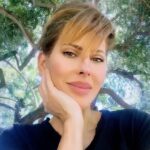 Kerri Kasem Instagram – Wishing you happiness!

The easiest way to feel a bit of happiness is to help someone else. It could be a phone call to just tell someone you’re thinking about them, you could volunteer, you could ask somebody how you can make their day better… Watch your mood BRIGHTEN! ✨

(my hair is up, I did not cut bangs 😉)

#HowToBeHappy #ILoveYou #helpothers  #help