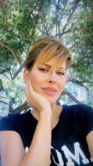 Kerri Kasem Instagram - Wishing you happiness!

The easiest way to feel a bit of happiness is to help someone else. It could be a phone call to just tell someone you’re thinking about them, you could volunteer, you could ask somebody how you can make their day better… Watch your mood BRIGHTEN! ✨

(my hair is up, I did not cut bangs 😉)

#HowToBeHappy #ILoveYou #helpothers  #help