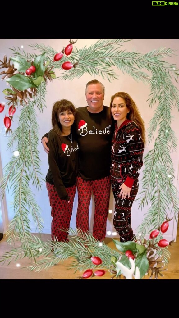 Kerri Kasem Instagram - The Kasem’s wish you a very Merry Christmas!!!! 🎄🎅🏻🧑🏻‍🎄🎄 With my amazing cousins @kasemfackler and Butch. ♥️🎁♥️