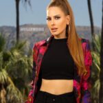 Kerri Kasem Instagram – Lights, Camera, Action!

My latest photo shoot with the Hollywood sign in back of me!

Which shot do you like best, 1, 2 or 3?

Jacket – @aliceandolivia 
Top – @nakedwardrobe 
Pants – @theory__ 

TY @grissellehalime 💕

#Hollywood #CelebrityCentre #HollywoodSign #AliceAndOlivia