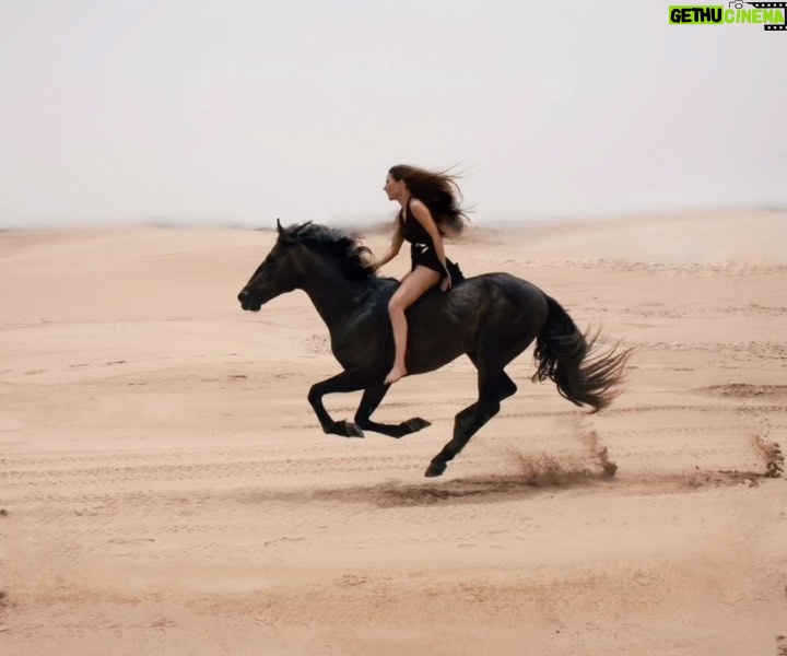Kerri Kasem Instagram - Do the opposite of what fear tells you to do! I have been saying that to myself for the last 20 years. And when I truly understood it, I started to really live life!!! What fear have you overcome or want to overcome? @yassine_cavalier 🐴 #NoFear #LiveLifeToTheFullest