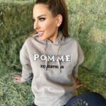 Kerri Kasem Instagram – In the barn on bales of hay brings me back to my childhood. 🐴💛

I’m loving my @wearepomme hoodie and breeches (leggings). It’s equestrian wear that you can wear on and off your horse. 

I’m wearing:
-Nellie Black Bling Gold Breeches
-Juno Nougat Hoodie

TY @desi_de_rata_22 for your amazing generosity! I love your new barn! 
TY @ashba 📸 🖤

#equestrianclothing #equestrianstyle #EquestrianApparel #Barn