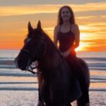 Kerri Kasem Instagram - Morrocan Sunset My wish for you is that you find a place that makes you as happy as I am here on this beach with this horse. ♥️ Want to ride with me like this in Morocco DM @my_cavago 🧡 And thank you @yassine_cavalier for making my horsey dreams come true! @essaouira_horseride #Horse #Beach #Morocco #Happiness #Love