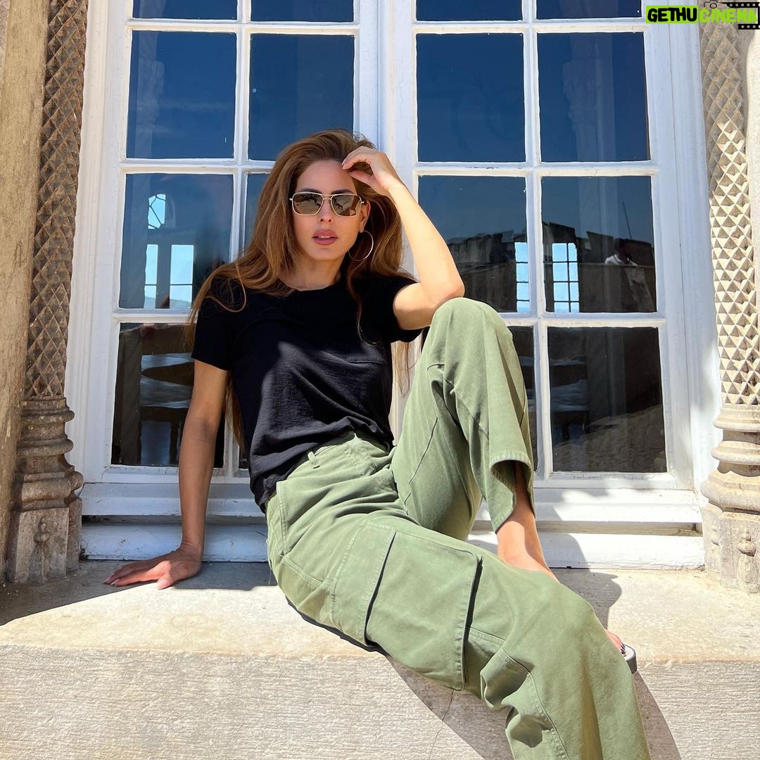 Kerri Kasem Instagram - Portugal Unfiltered Love these photos by Luis at @wellcam_unlimited_experiences! No filter whatsoever, shot at a beautiful castle outside of Lisbon. Not only do you ride horses with @my_cavago you get a private guide, who will take you to all the most beautiful places in the country you’re visiting! Thank you Cavago and Luis for this magical experience! #Portugal #Castle #NoFilter