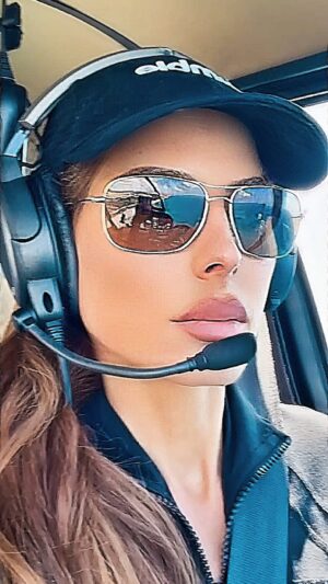 Kerri Kasem Instagram - Oceans to Everglades

Flying makes me happy! It puts me in the present time no worries about the future, no worries about the past. I’m just there in that moment. 

What does that for you? 

#Florida #Ocean #Everglades #Helicopters #Happiness
