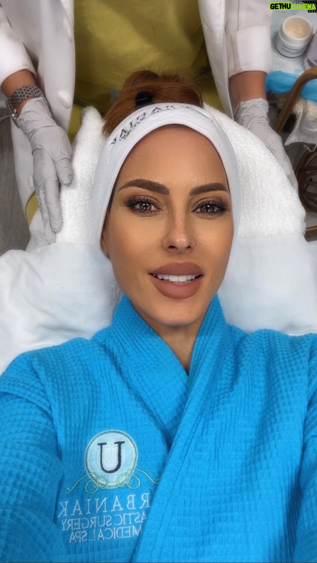 Kerri Kasem Instagram - All right kiddies, another awesome anti-aging product that I want to tell you about! I love sharing what works and this does!For tighter, smoother and brighter skin PRX Derm Perfection with @drgingerurbaniak! No pain, no downtime and amazing results! I am usually a radio frequency/laser girl but I decided to give this liquid gold a try. I put it before and after shot with just two treatments and you’re supposed to do four. I just did my third one and I will post that in my stories! @drgingerurbaniak @beth_gualario_aesthetics_rep @lovebeautyprousa #AntiAging #TighterSkin #SmootherSkin #crepeerase