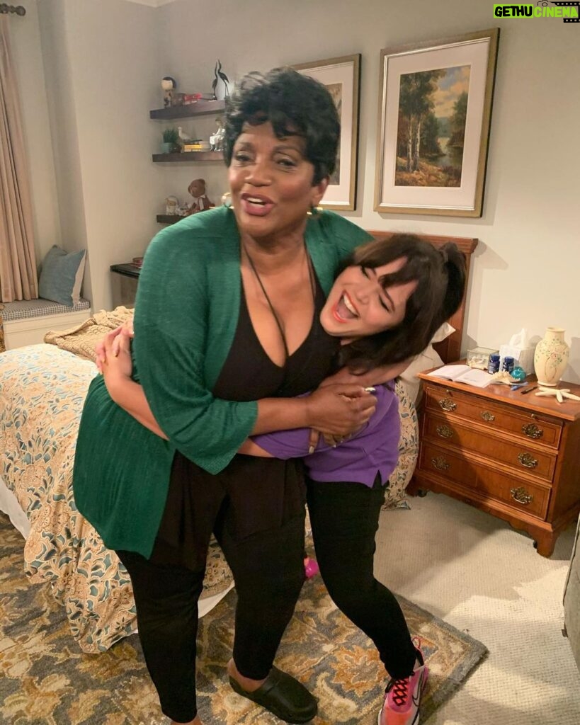 Kether Donohue Instagram - ‼🏆 LEGEND ALERT 🏆‼a flip book of love with @annamariahorsford 😭😭😭😍🥰😍 @bpositivecbs S2 —we have some reeaal legends this season, can’t wait for everyone to see Anna Maria’s magical performance❣💫