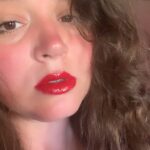 Kether Donohue Instagram – i’ve been cheating on instagram with threads and all these apps are driving me insane I’m gonna have to deactivate v soon 🫠 that said, I love this lipstick and wanna say hi 😉💄