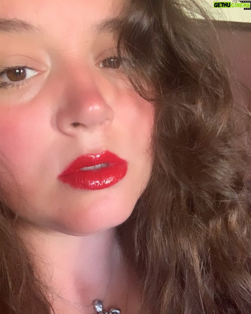 Kether Donohue Instagram - i’ve been cheating on instagram with threads and all these apps are driving me insane I’m gonna have to deactivate v soon 🫠 that said, I love this lipstick and wanna say hi 😉💄