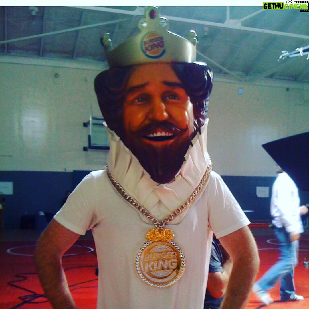 Kevin Connolly Instagram - I directed a Burger King commercial back in the day. Not sure i have the shoulder mass to ever play the King 👑 #heavyliesthecrown👑 @phathoudini