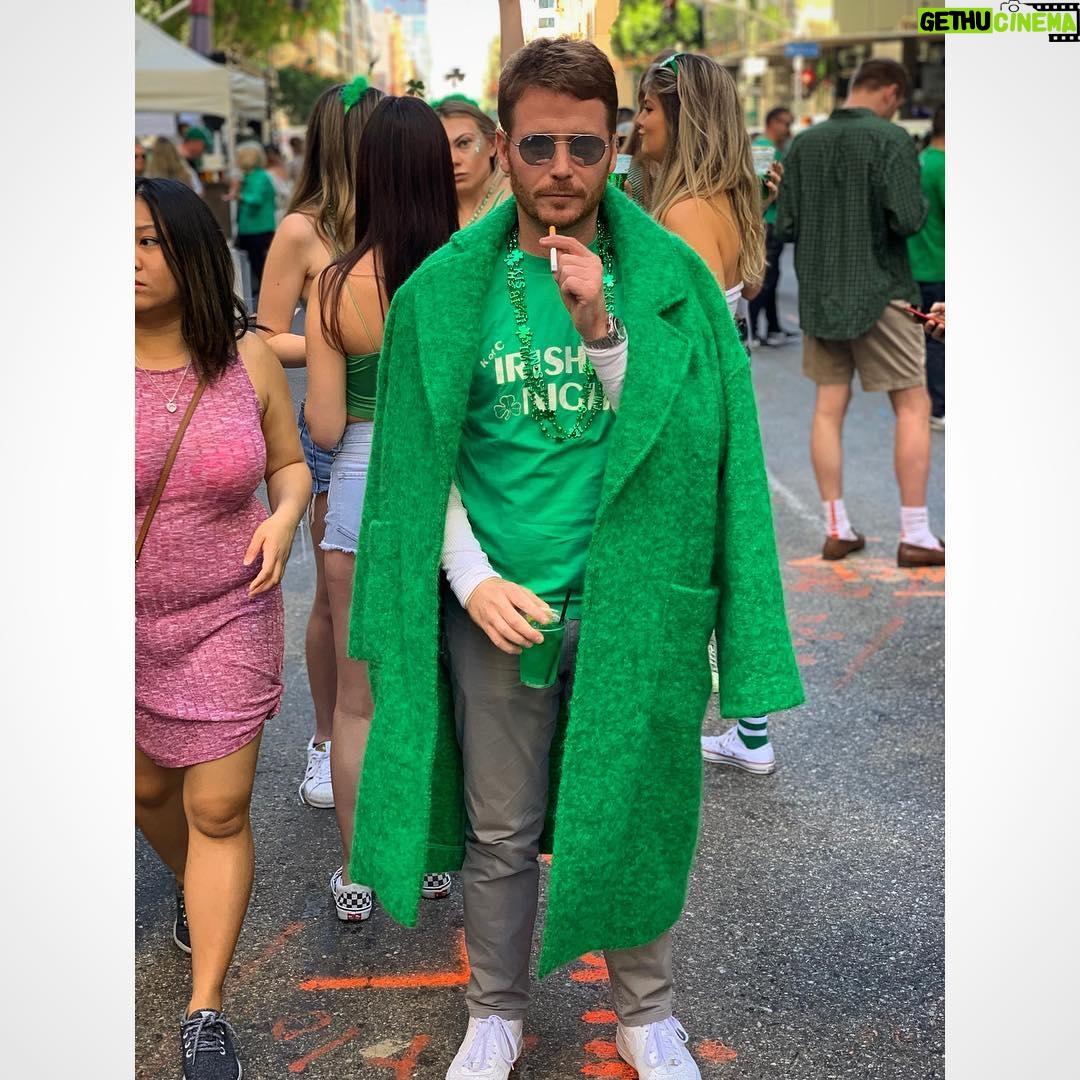 Kevin Connolly - 21.8K Likes - Happy St. Paddy’s Day🍀Downtown Dub.... I mean LA!!!! What’s up @thenotoriousmma
Photo cred:@nikkiwhatnikkiwho